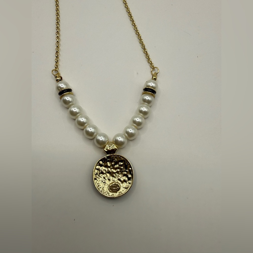 Elegant C logo pendant necklace gold tone chain pearls stainless steel NEW - Picture 7 of 8